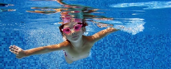 Kid Swimming in pool_header